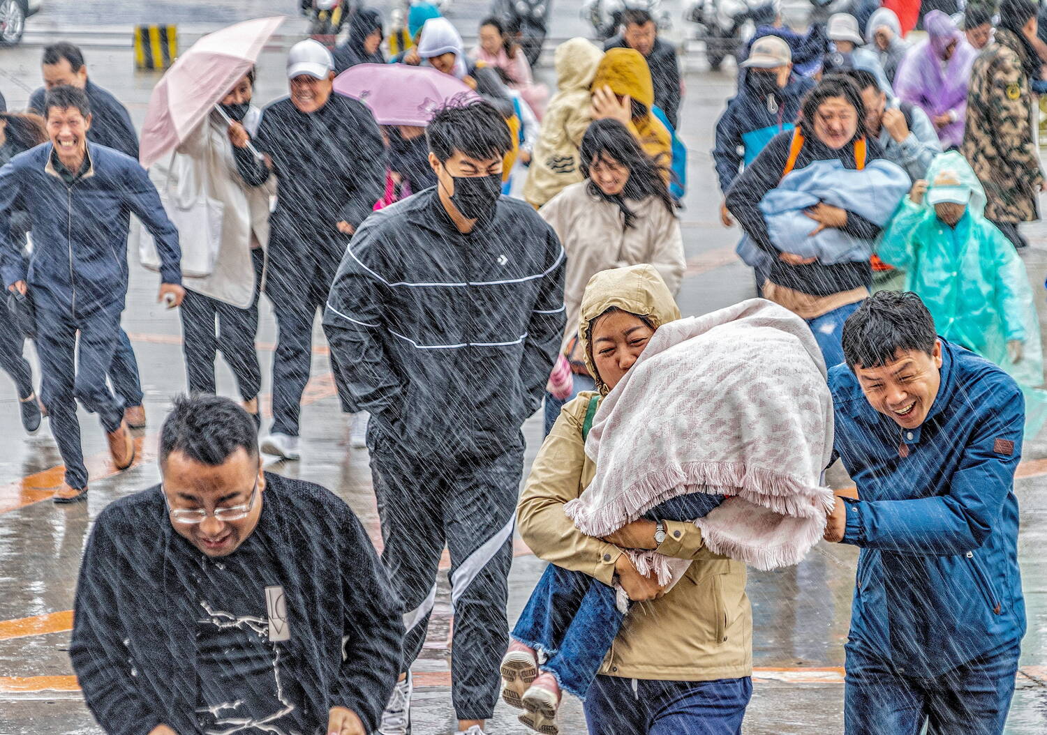 高嵩+《風(fēng)雨同舟》+13180359737.jpg