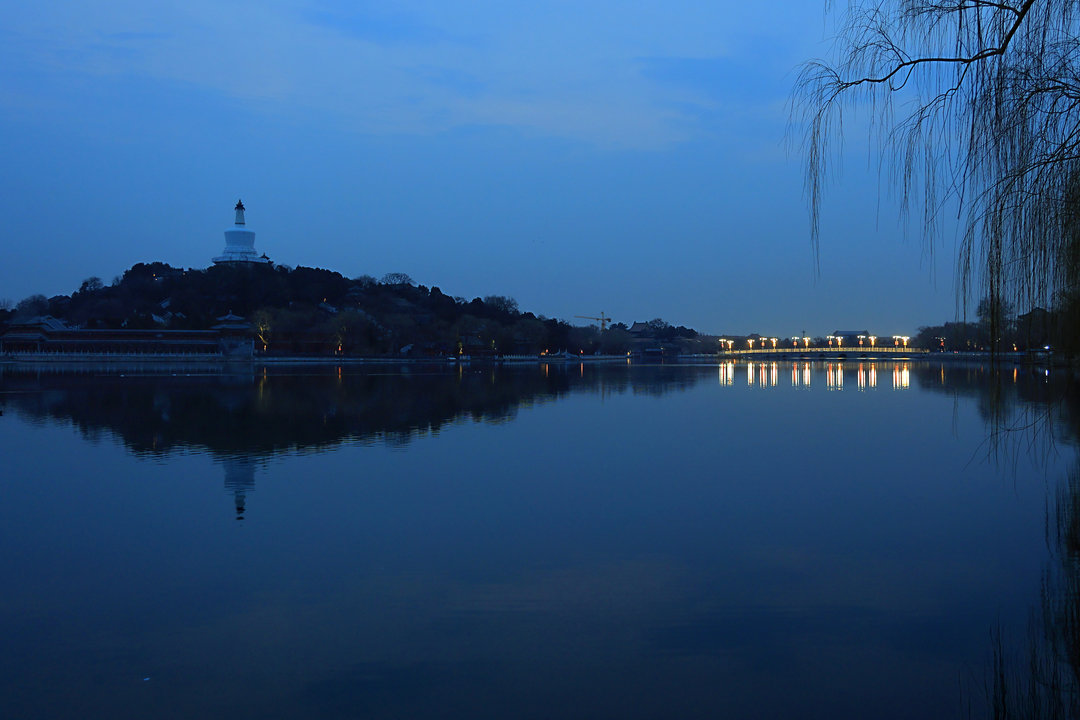 北海之晨（攝影：覃世明，拍攝地：北京市西城區(qū)北海公園）_結果.jpg